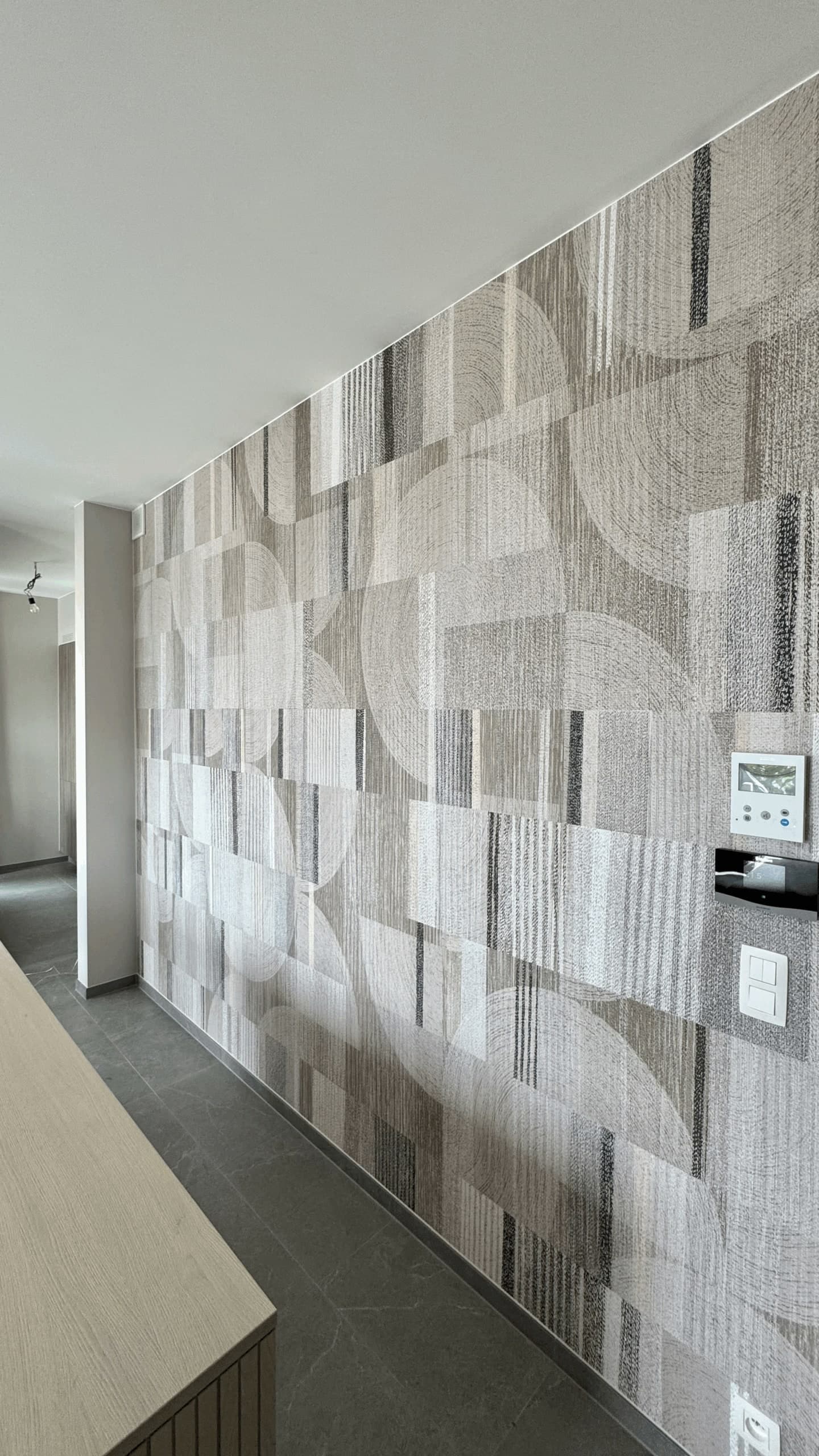 Behangen van een woonruimte in Heusden-Zolder door Fresh Decor