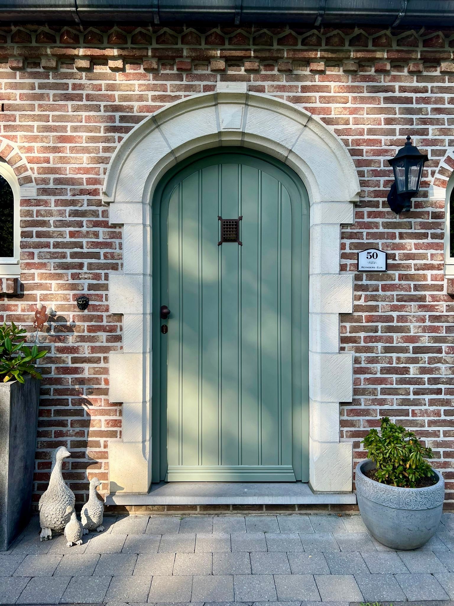 Spuitwerk en lakwerken aan houten meubels door Fresh Decor