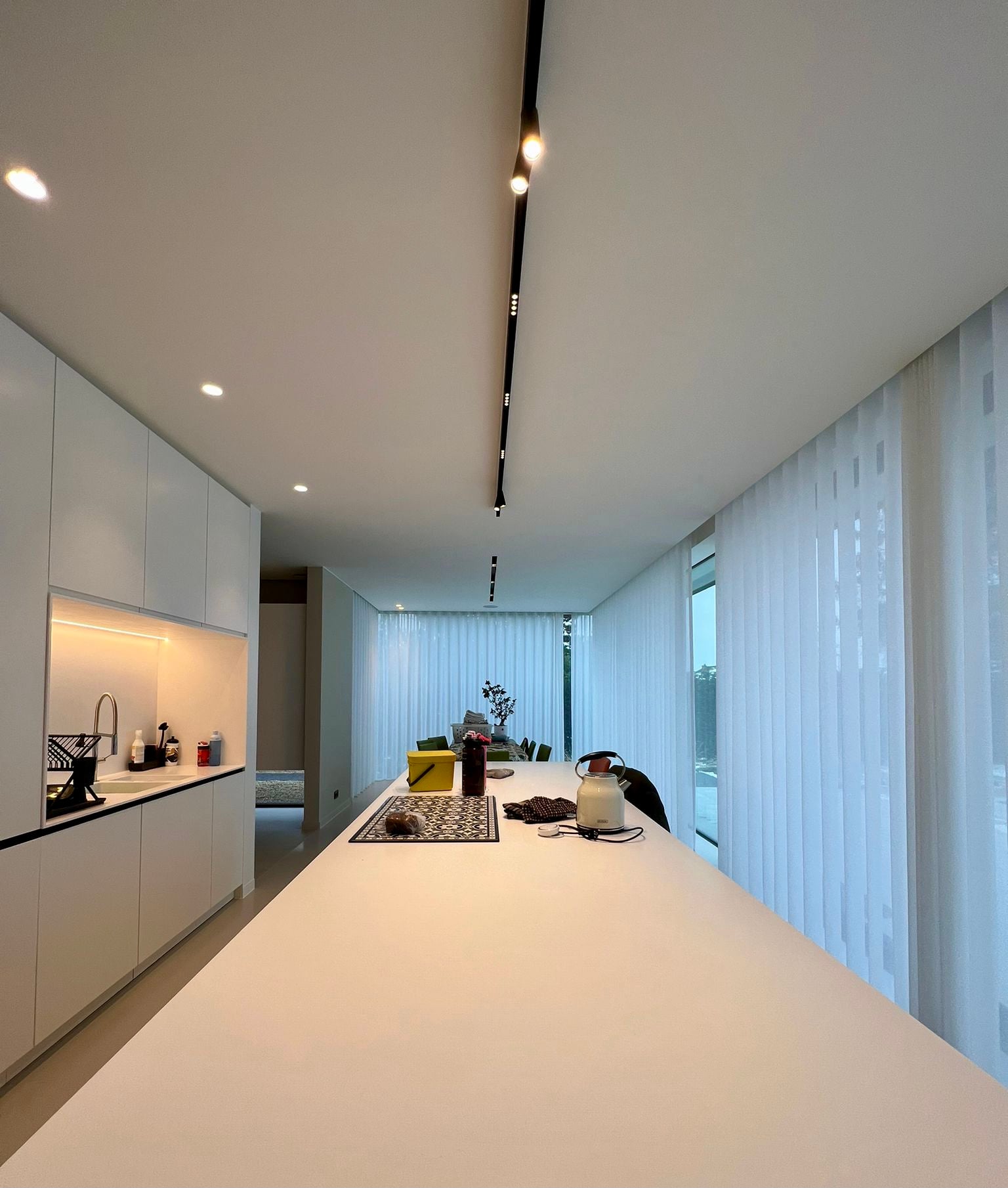 Klassieke schilderwerken in een woning te Hasselt door Fresh Decor